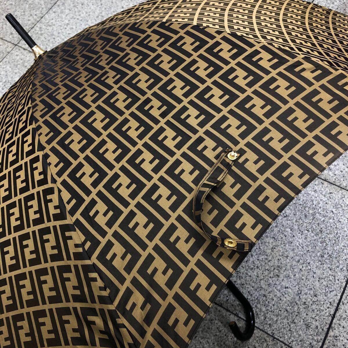 FENDI 長傘 ズッカ柄 FF ブラウン 直径100cm イタリア製 雨傘 - メルカリ