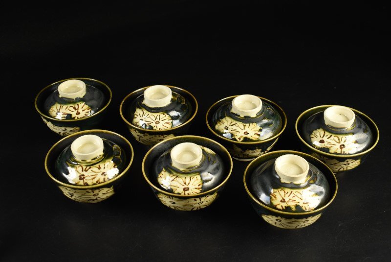 蔵c9581】織部 加藤作助 菊花文 蓋茶碗 七客 蔵c9581】織部 加藤作助 菊花文 蓋茶碗 七客