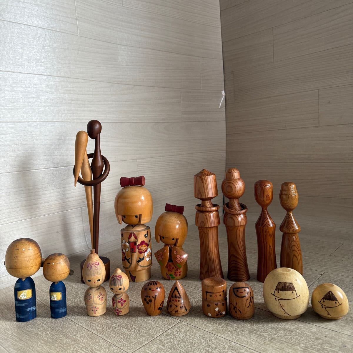 【A0793】昭和レトロ 創作こけし 伝統工芸品 置物 郷土玩具 日本人形 木彫人形◎高さ約4.5㌢～29.5㌢◎17体まとめ売りセット 現状品