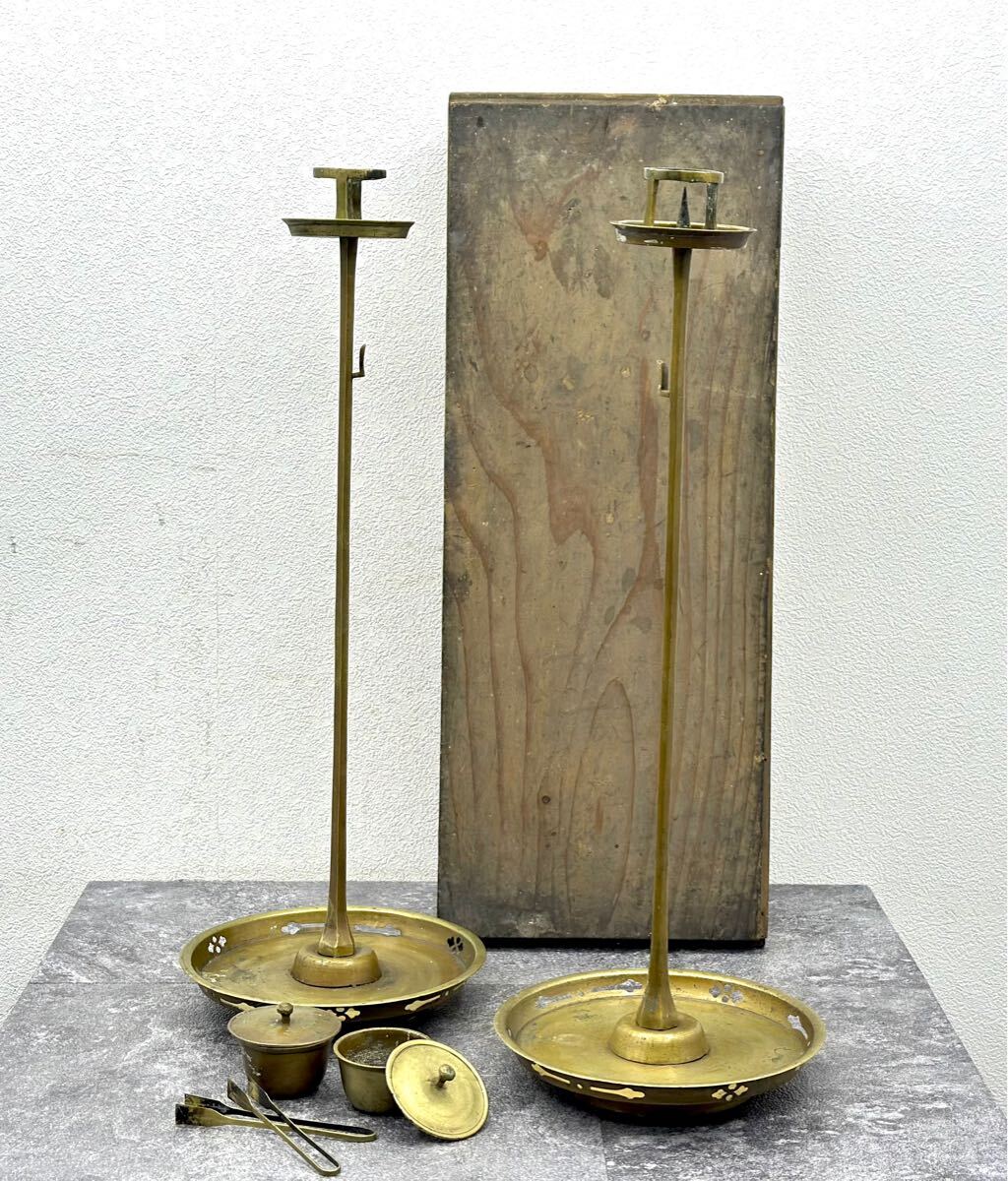 5440円 真鍮製 燭台 蝋燭立て 一対 寺院仏具 骨董 マッチ入れ 芯 5440円 真鍮製 燭台 蝋燭立て 一対 寺院仏具 骨董 マッチ入れ 芯