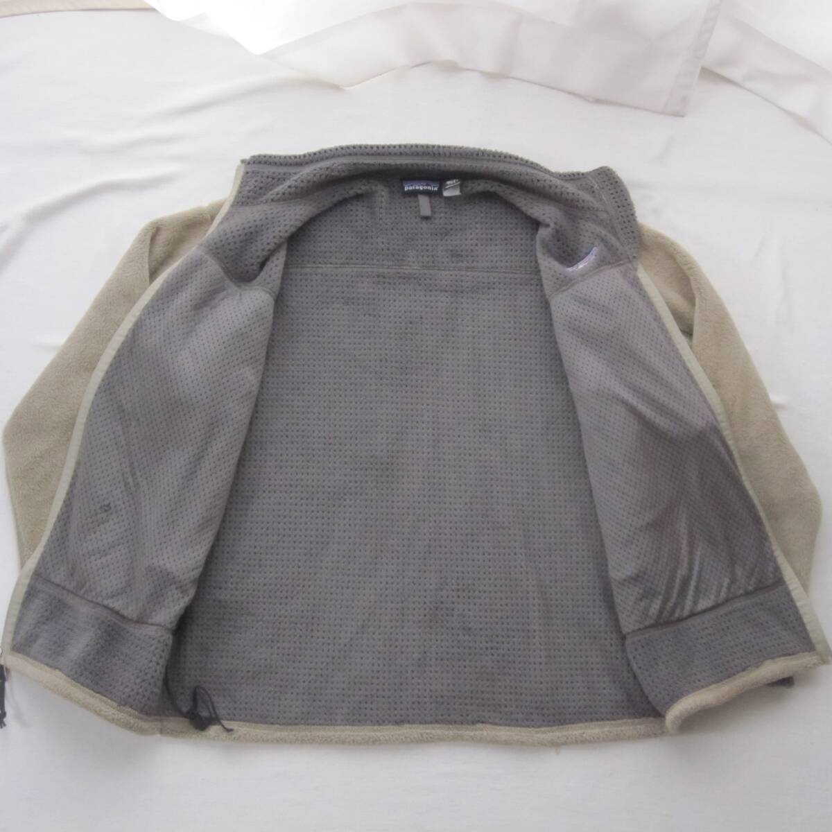 02 パタゴニア R4 ジャケット (L) レトロカーキ / patagonia 02 パタゴニア R4 ジャケット (L) レトロカーキ / patagonia