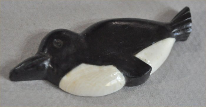 ナンタケットバスケットの青黒檀とマンモス牙の張り合わせ可愛いペンギンオーナメント