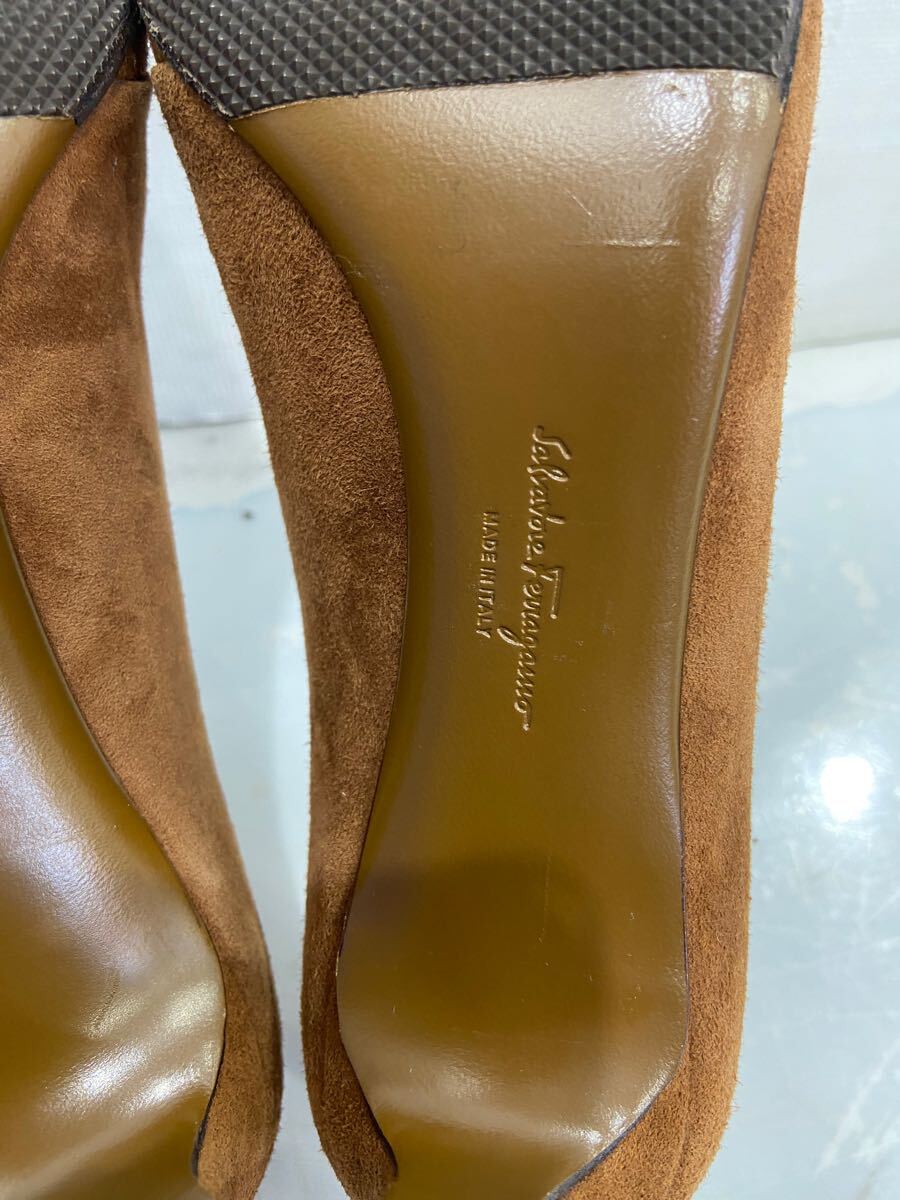 【Salvatore Ferragamo サルヴァトーレフェラガモ】DG75505 パンプス UK6.5 ブラウン レザー ラグジュアリー 2412oki n