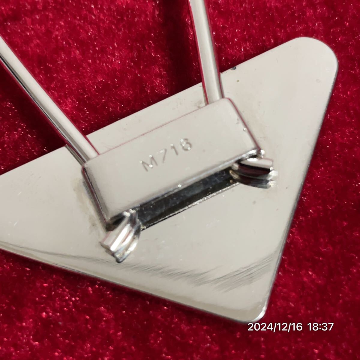 PRADA プラダ 三角 ロゴプレート シルバーカラー チャーム キーリング キーホルダー_画像4