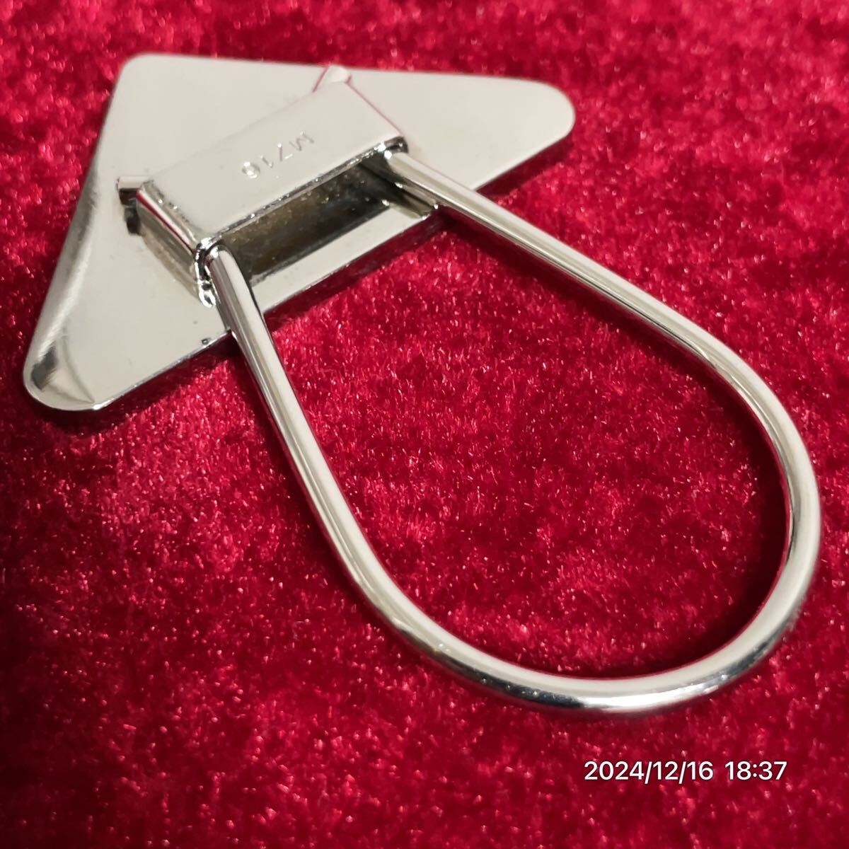 PRADA プラダ 三角 ロゴプレート シルバーカラー チャーム キーリング キーホルダー_画像5