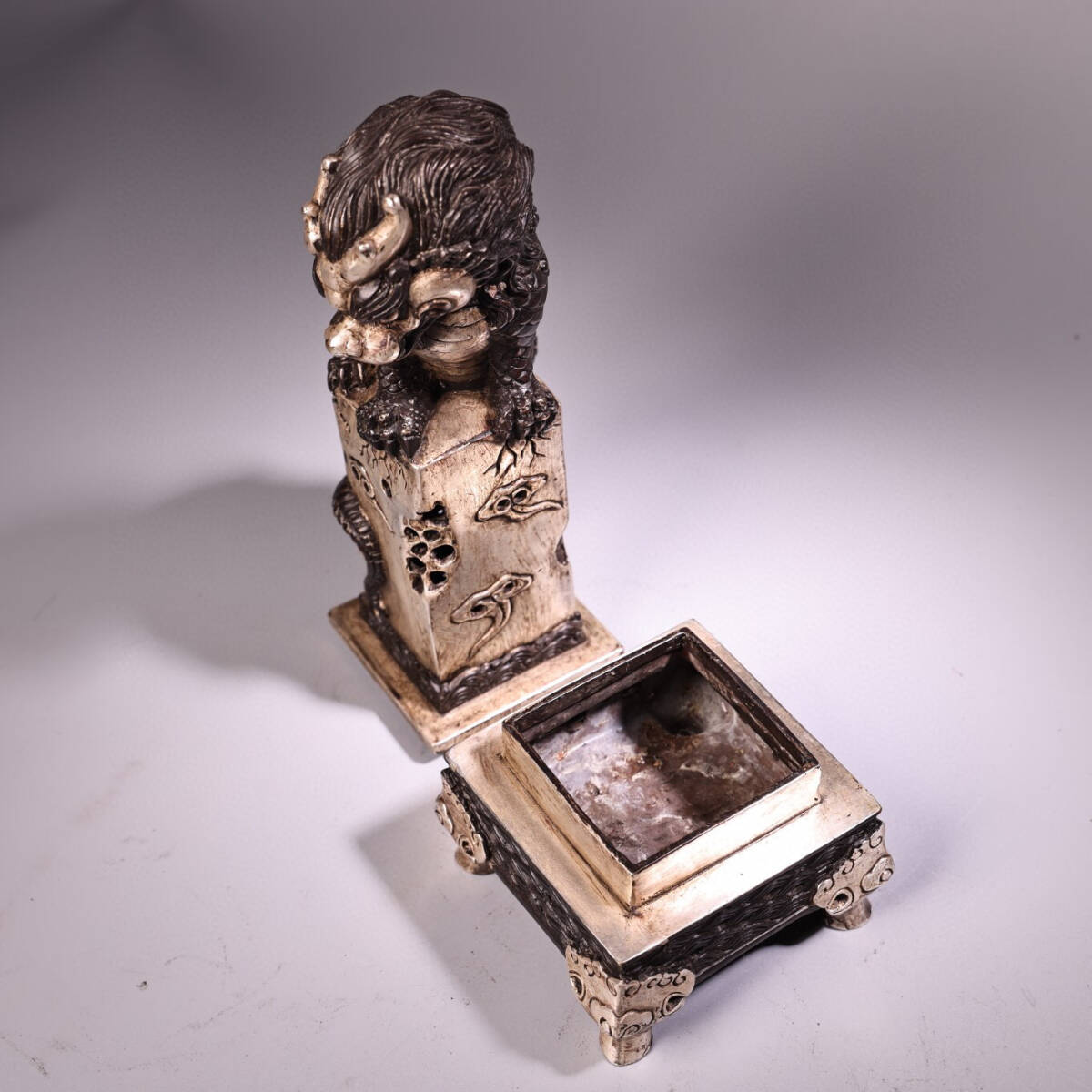 超珍館蔵】銅製 銀鍍 瑞獣熏香炉 置物 古賞物 古 超珍館蔵】銅製 銀鍍 瑞獣熏香炉 置物 古賞物 古