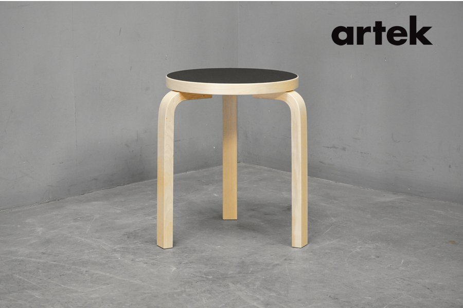 009-6 極美品 artek(アルテック) Stool 60(スツール 60) 3本脚 アルヴァ・アアルト ブラックリノリウム