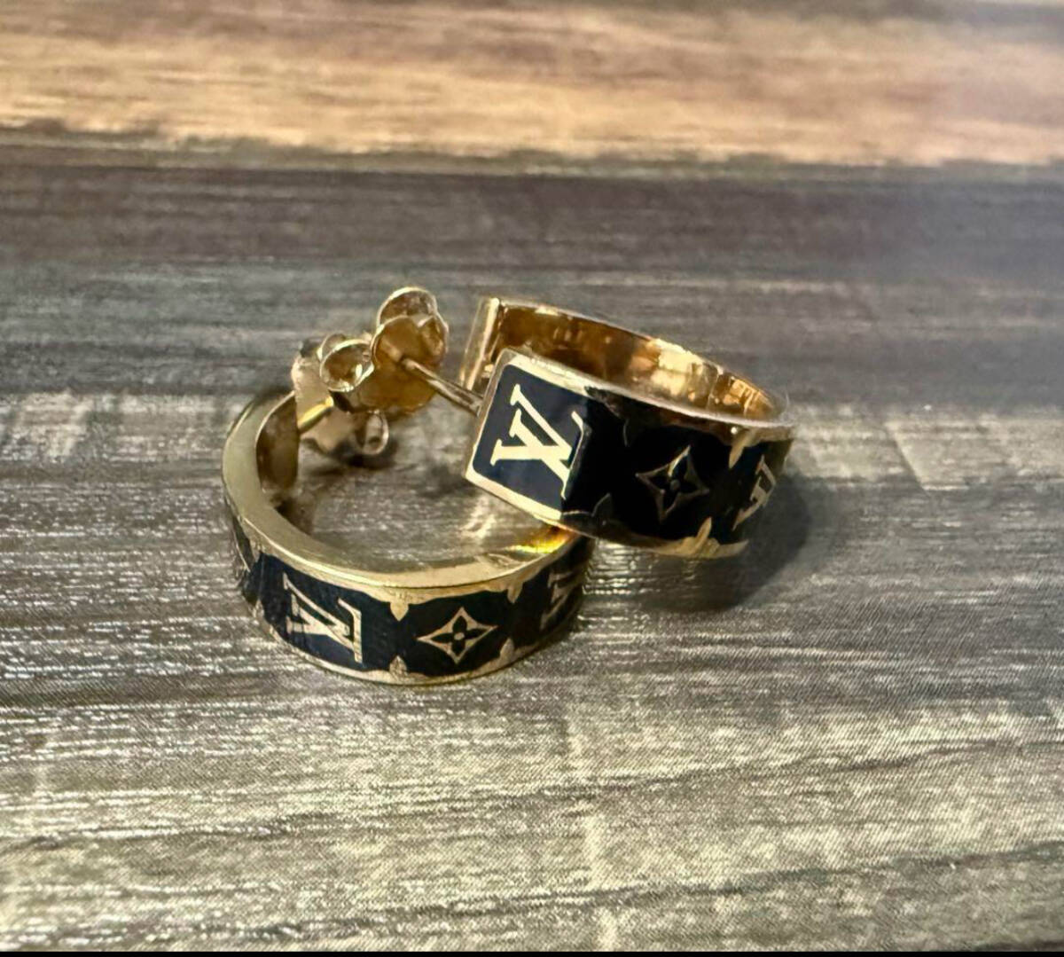 Louis Vuitton【ピアス・ナノグラム エナメル】ゴールド 人気 LOUIS VUITTON】ピアス・ナノグラム エナメル ゴールド｜Yahoo