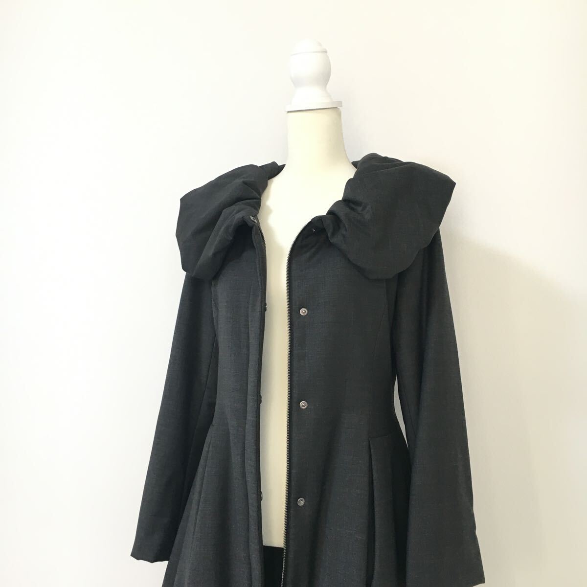 新品同様 FOXEY フォクシー 女優襟 ウール 中綿 コート 40 送料 新品同様 FOXEY フォクシー 女優襟 ウール 中綿 コート 40 送料