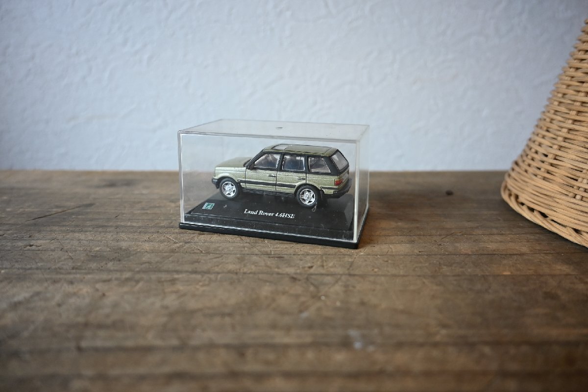 ○可愛いミニカー　ケース入り　1/43　Land Rover ランドローバー 2nd　Range Rover レンジローバー　ゴールド　古道具のgplus広島 2412i
