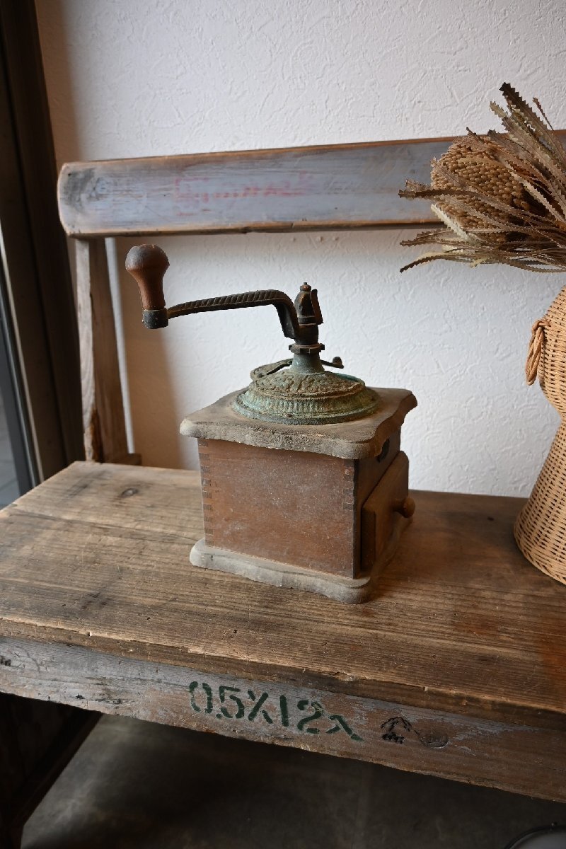 ○Kalita　カリタ　シャビーなコーヒーミル　可愛い文様柄　カフェ　喫茶　什器　レトロ　ヴィンテージ　古道具のgplus広島 2412i