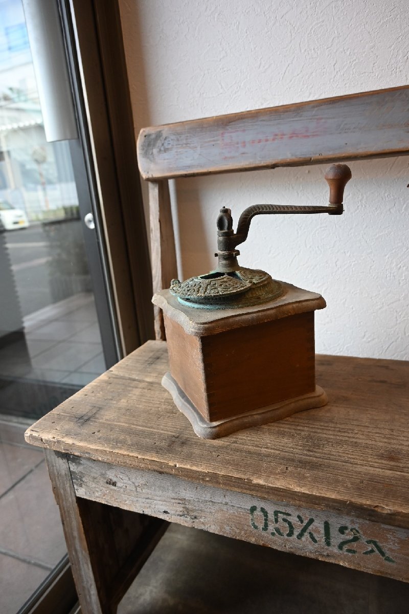 ○Kalita　カリタ　シャビーなコーヒーミル　可愛い文様柄　カフェ　喫茶　什器　レトロ　ヴィンテージ　古道具のgplus広島 2412i