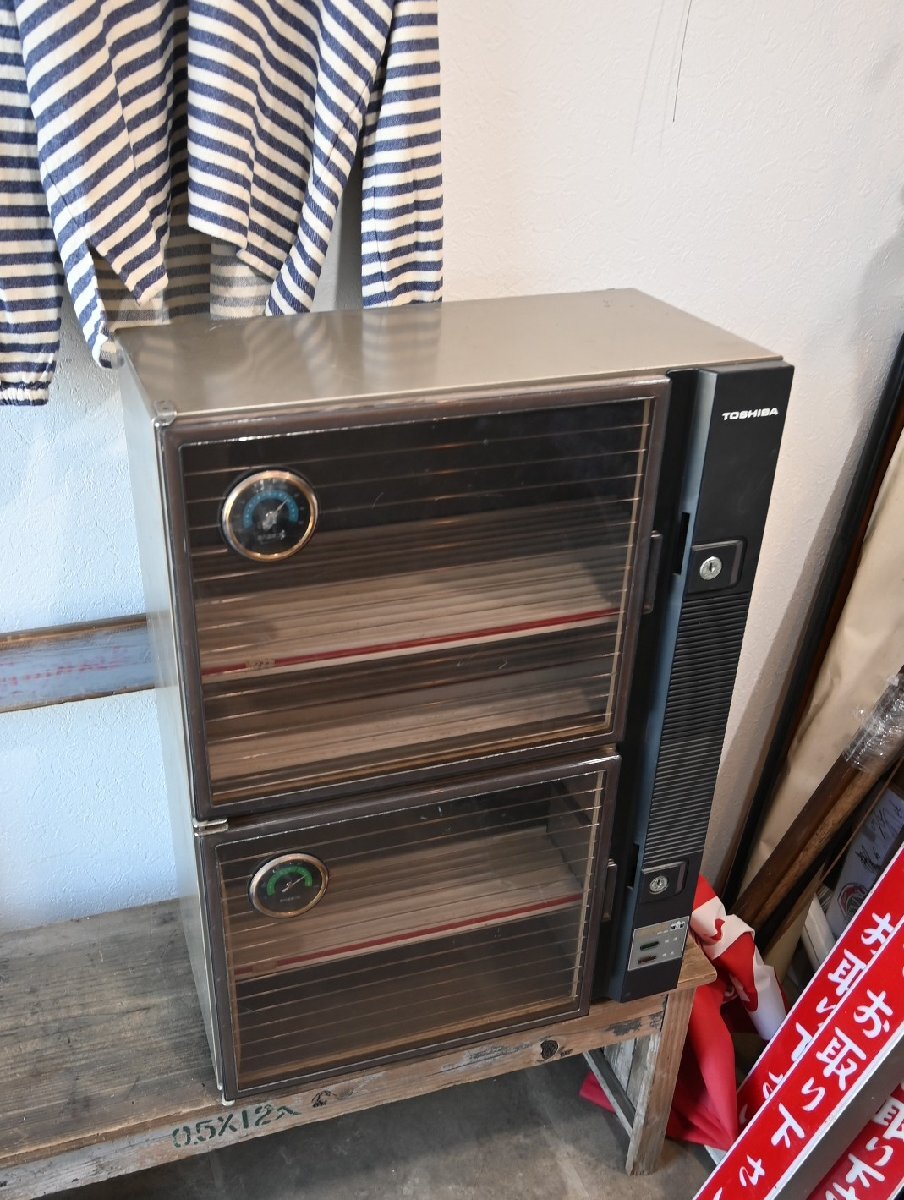 ○東芝　カメラ　レンズ　防濕庫(kù)　保管庫(kù)　収納　棚　2ドア　古道具のgplus広島 2412i