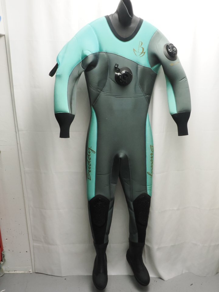 未使用 WorldDive ワールドダイブ ドライスーツ レディース 未使用 WorldDive ワールドダイブ ドライスーツ レディース