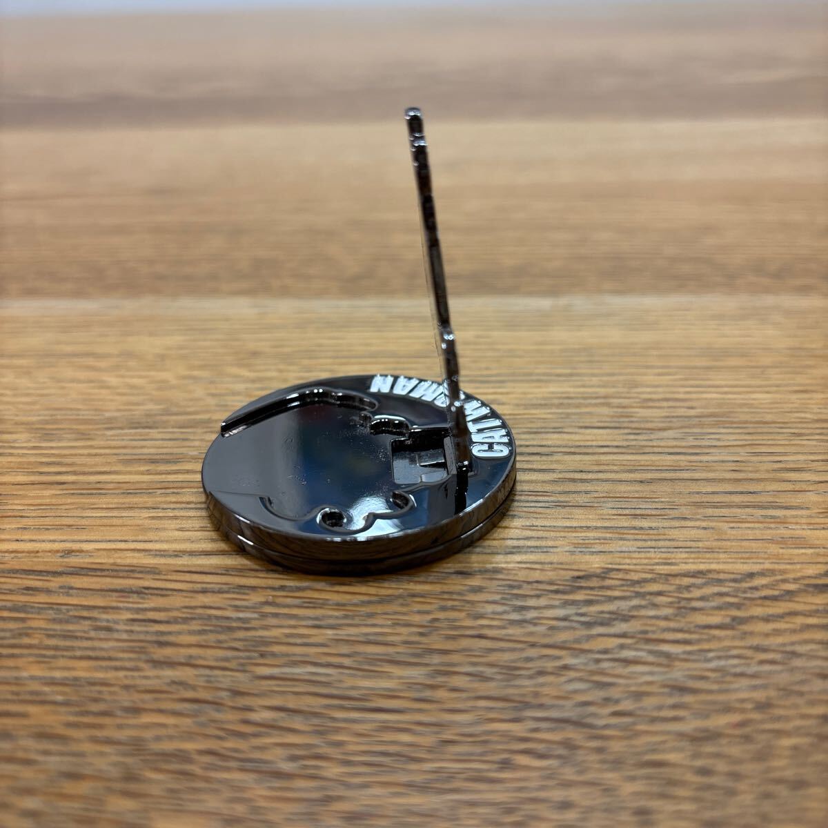 MBE×バットマン　キャットウーマン　ゴルフボールマーカー　スタンドアップタイプ　ガンメタリックカラー　系　送料込
