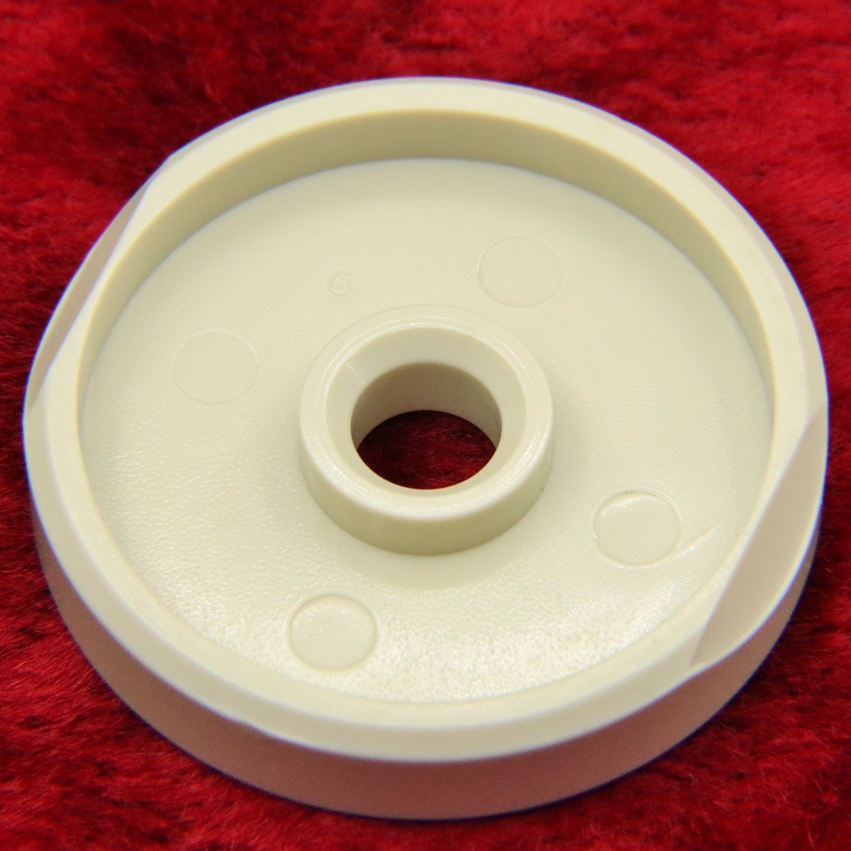 メーカー不明/ノーブランド EPアダプター/ドーナツ盤アダプター アイボリー　中古品 送料込み　24L16001