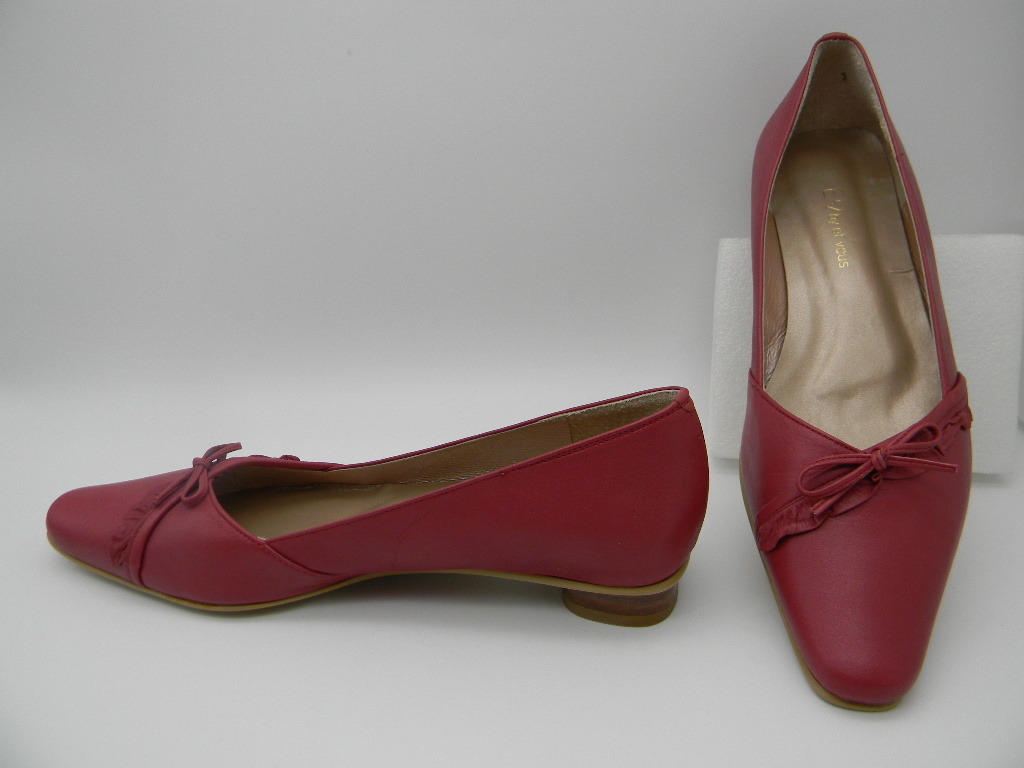 ☆*☆【 EV by et vous 】★ 革パンプス（２４．５ｃｍ）赤