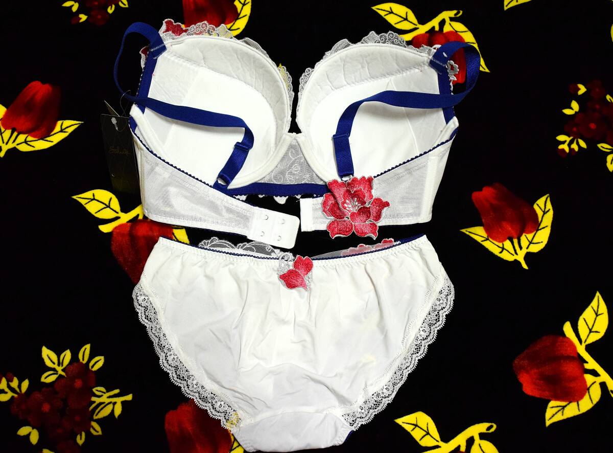 新品・タグ付き☆ワコール☆サルート☆86Gリボンの騎士☆WH