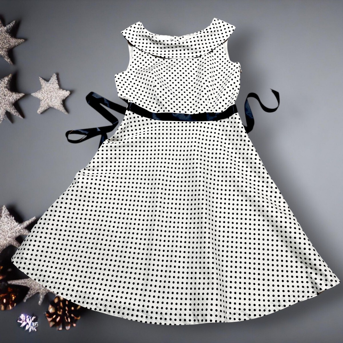 ちい　美品　ストロベリーフィールズ　モノクロスワンピース　ピンドット柄 STRAWBERRY-FIELDS バックボタン ドット柄 ベージュ Aライン