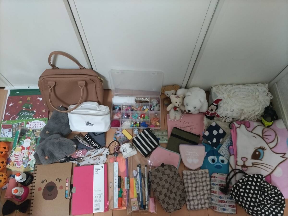 大特価・新品含★女の子（小中学生）用グッズ大量まとめ売り★バッグ・ポーチ類（KateSpade、NaturalBeautyBasic含)雑貨、ヘアアクセ他多数