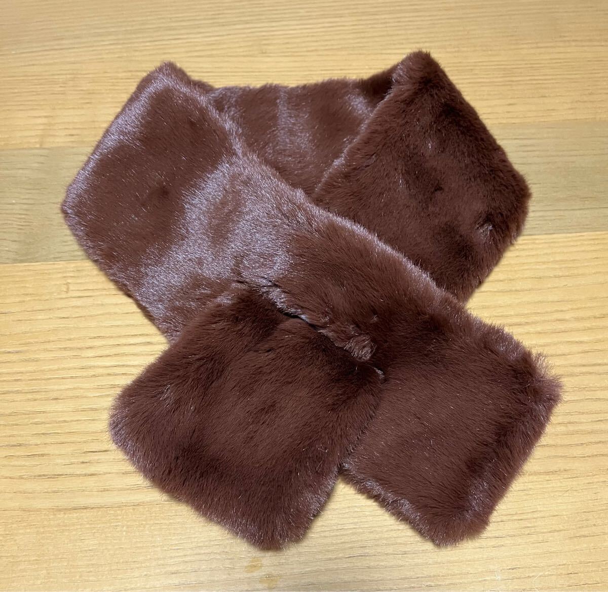 [新品] 激安・在庫処分 差し込みマフラー ふわふわマフラー　 もこもこマフラー　フェイクファーマフラー　ブラウン色
