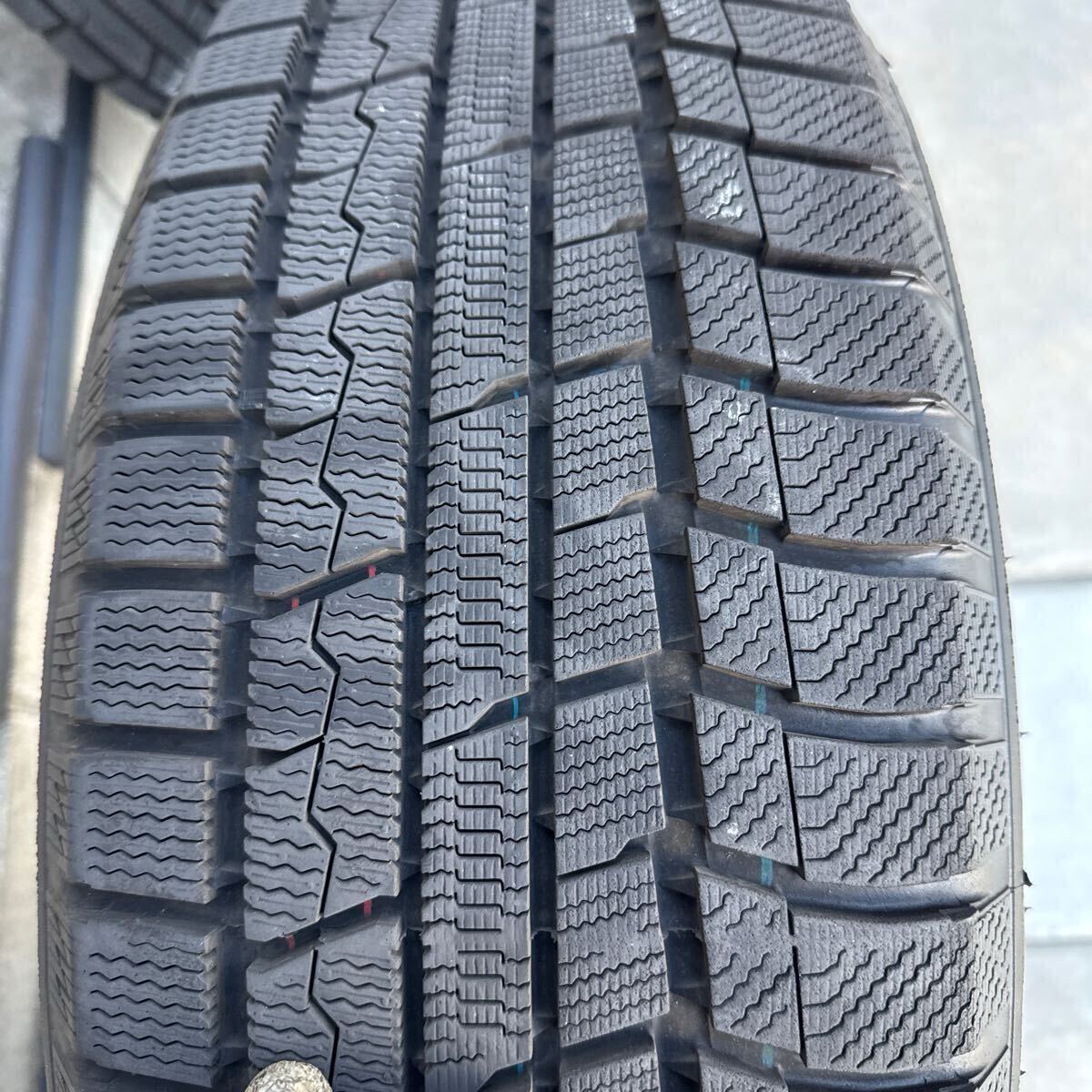 225/60R18 バリ山 スタッドレスタイヤ - 家具 225/60R18 バリ山 スタッドレスタイヤ - 家具