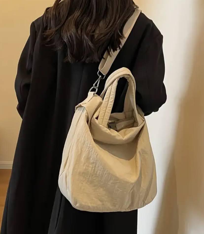■新品■トートバッグ【2way】ナイロン【ベージュ】かわいい　人気　ショルダー　肩掛け　大容量　通勤　通学　男女兼用　軽量