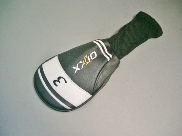 送料込み　未使用　ＸＸＩＯ １１　ゼクシオ　合皮×ニット素材　黒白　３Ｗ　ＦＷ用カバー