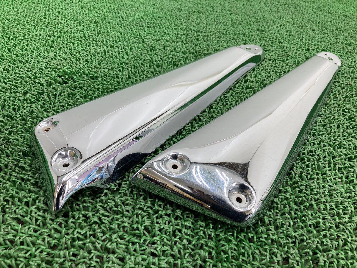 ロケットスリー タンデムステップホルダー 左右 トライアンフ(TRIUMPH) 純正 中古 トライアンフ ロケット3 ステップカバー 曲がり無し_画像2