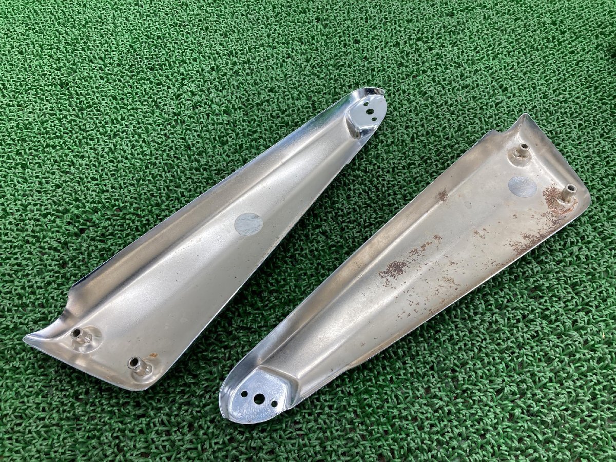 ロケットスリー タンデムステップホルダー 左右 トライアンフ(TRIUMPH) 純正 中古 トライアンフ ロケット3 ステップカバー 曲がり無し_画像3