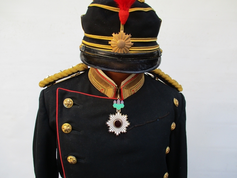 旧日本軍 軍服 一式 明治 □ 陸軍大尉 [勲章:勲三等旭日中綬章 旧日本軍 軍服 一式 明治 □ 陸軍大尉 [勲章:勲三等旭日中綬章