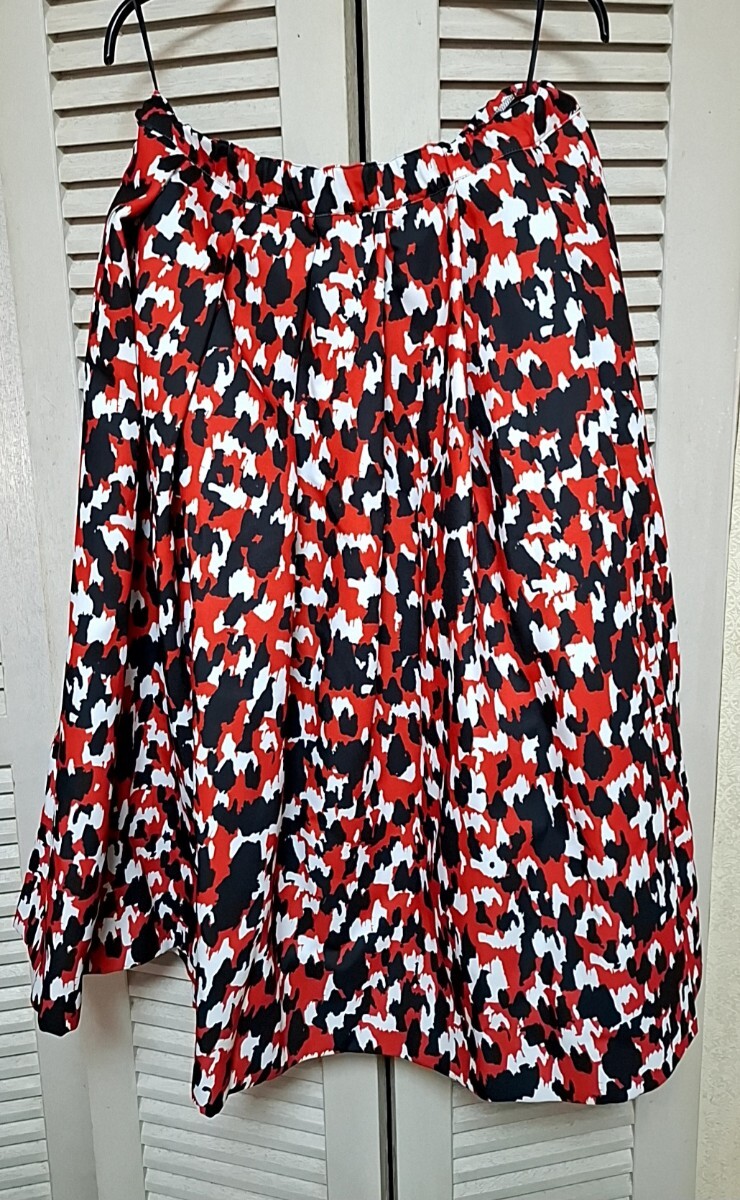 著用1回のみ美品　☆　コム?デ?ギャルソン　COMME des GARCONS　☆　フレアースカート　プリント 総柄　ギャザースカート