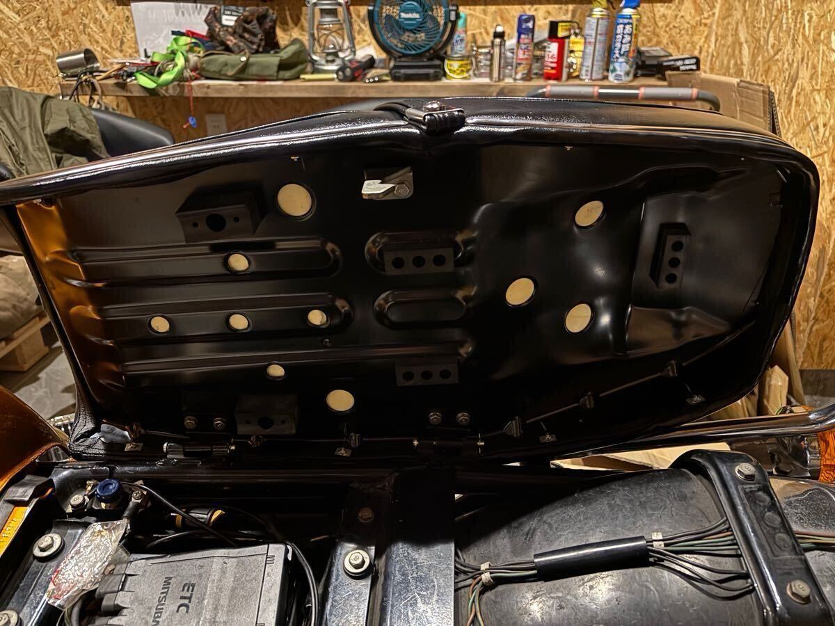 ホンダ CB750Four CB750K0 カスタムシート 純正タイプ表皮 ホンダ CB750Four CB750K0 カスタムシート 純正タイプ表皮