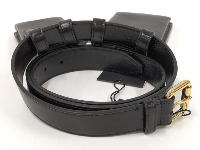 FENDI フォンポーチ カードケース付き レザーブラック 8C0654