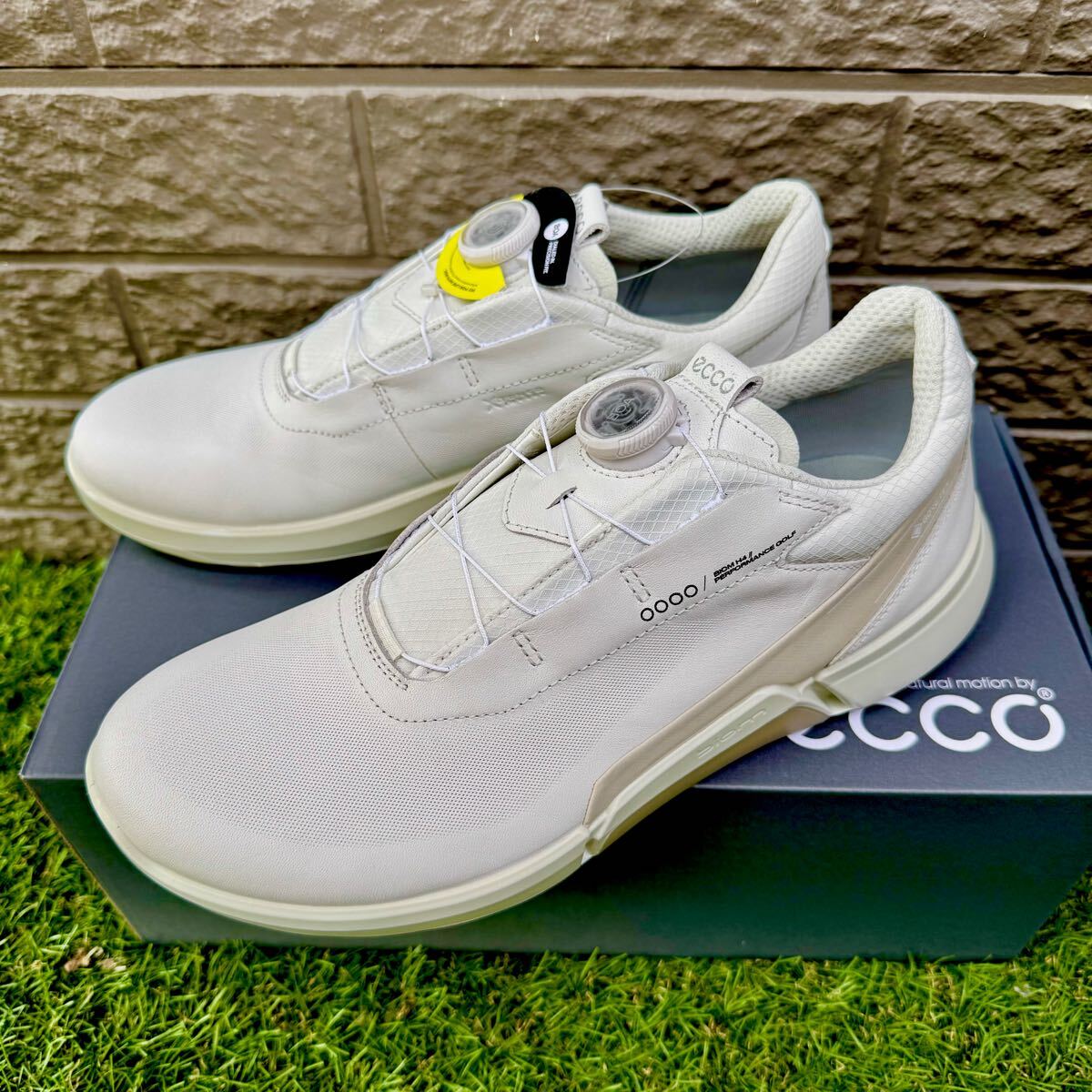 新品ecco biom ホワイト スパイクシューズ