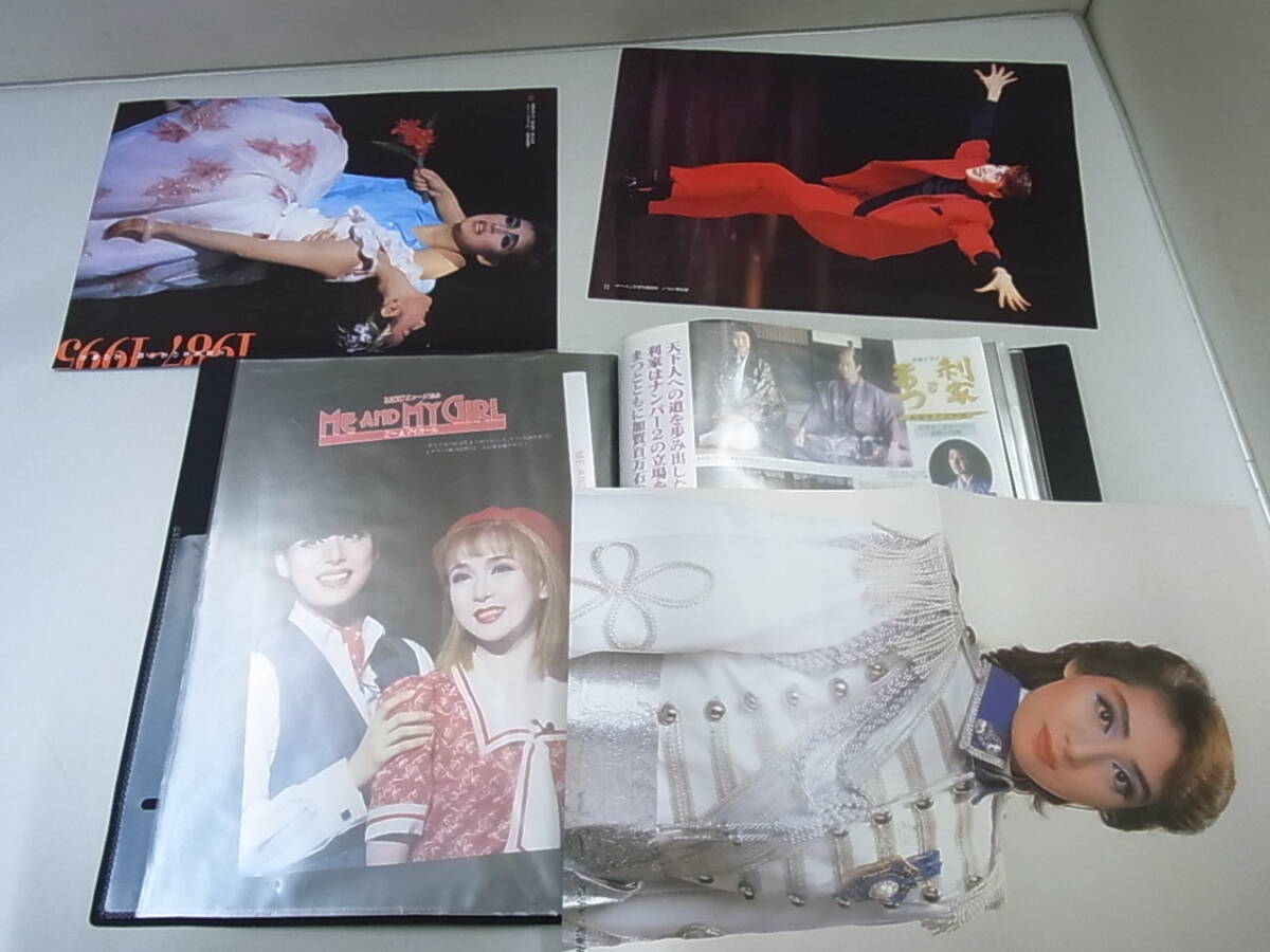 宝塚 天海祐希 写真集 サイン色紙 CD 切り抜き など まとめて 宝塚 天海祐希 写真集 サイン色紙 CD 切り抜き など まとめて