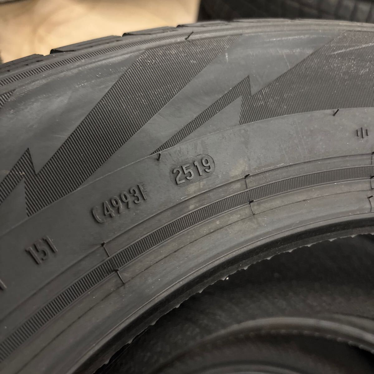 225/60R17 ピレリ 未使用品 2019年製 冬タイヤ 4本:33000円_画像3