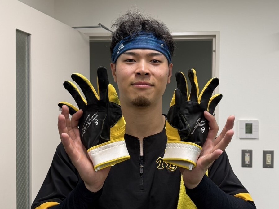Yahoo!オークション - 【チャリティー】佐藤 輝明(阪神 Yahoo!オークション - 【チャリティー】佐藤 輝明(阪神