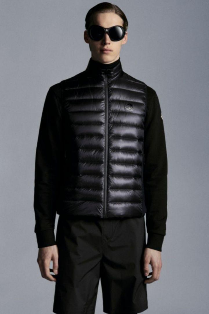 美品 MONCLER モンクレール ダウンベスト DELPY 現行品 ブラック 美品 MONCLER モンクレール ダウンベスト DELPY 現行品 ブラック