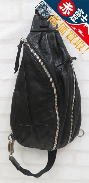 1B6845/レザーボディバッグ