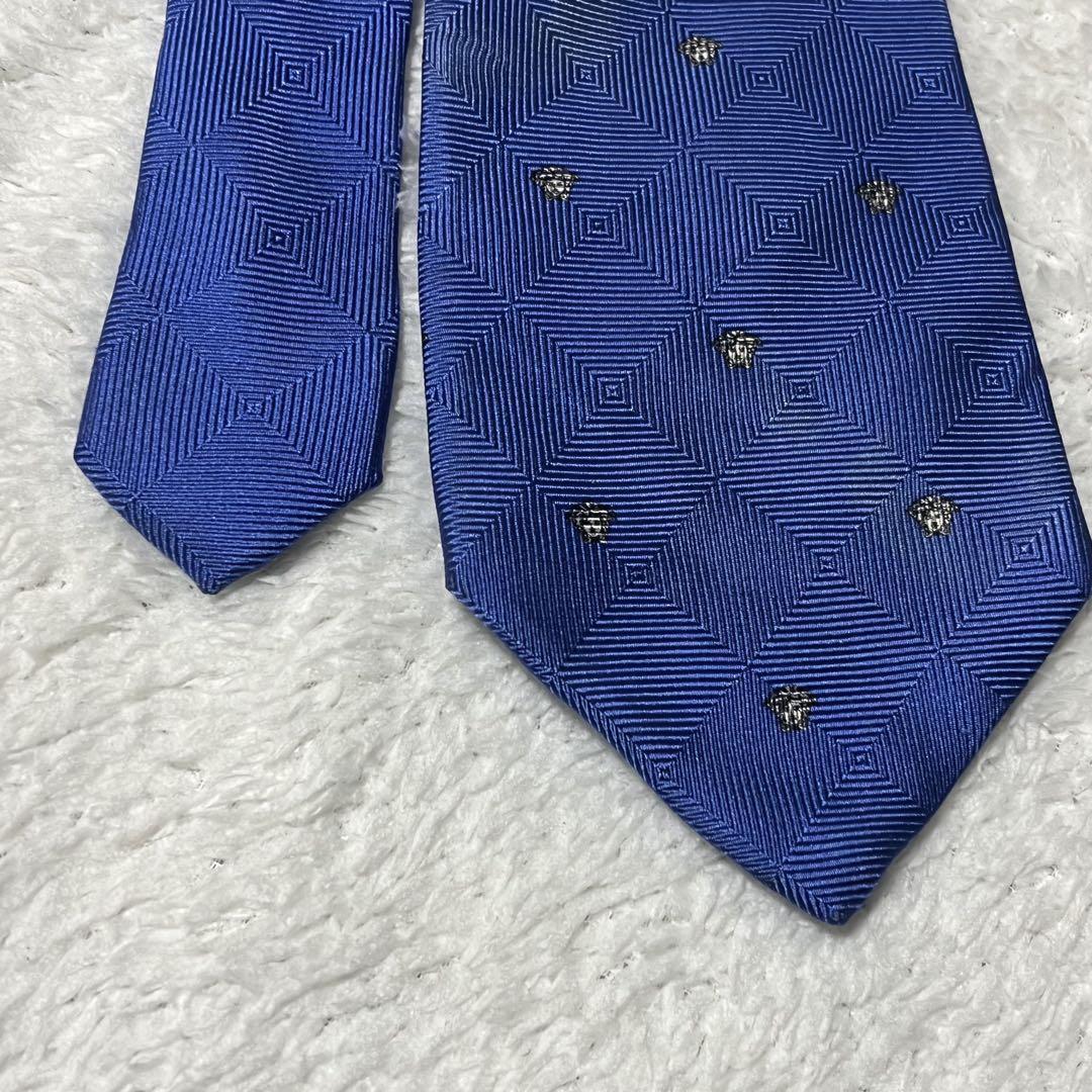 VERSACE ヴェルサーチ　シルクネクタイ　ブランド　中古　ブルー系　シミあり