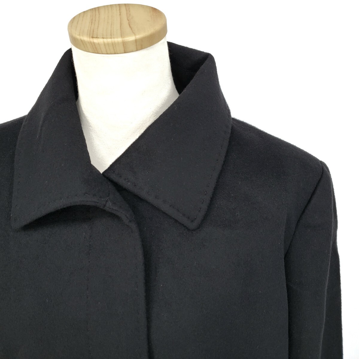 ＊a 【高級(jí) カシミヤの滑らか質(zhì)感】 元町ゼラール Zelal MOTOMACHI カシミヤ ステンカラーコート 15ARサイズ 婦人服 アウター 黒 ブラック