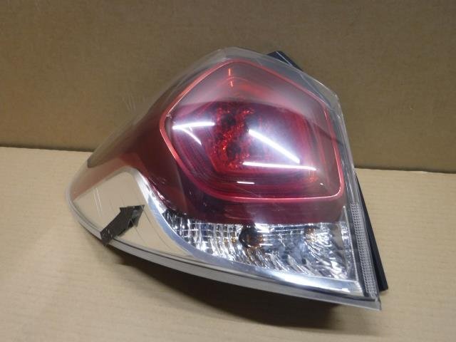 【岩手 盛岡発】中古 純正 ラクティス DBA-NCP125 後期 左テールランプ KOITO 52-278 点灯OK 傷有