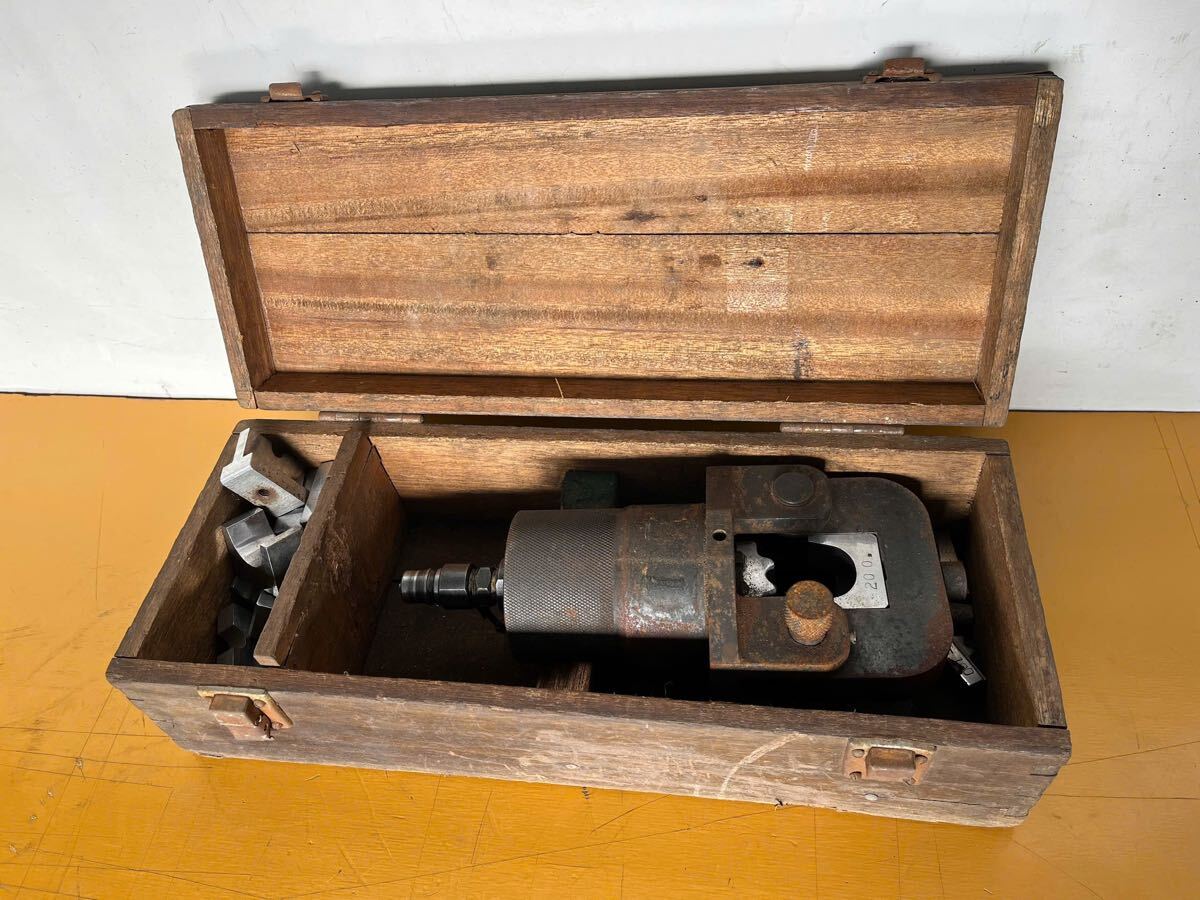 G6128-12-140)油圧ヘッド分離式工具 メーカー型番不明 箱付き G6128-12-140)油圧ヘッド分離式工具 メーカー型番不明 箱付き