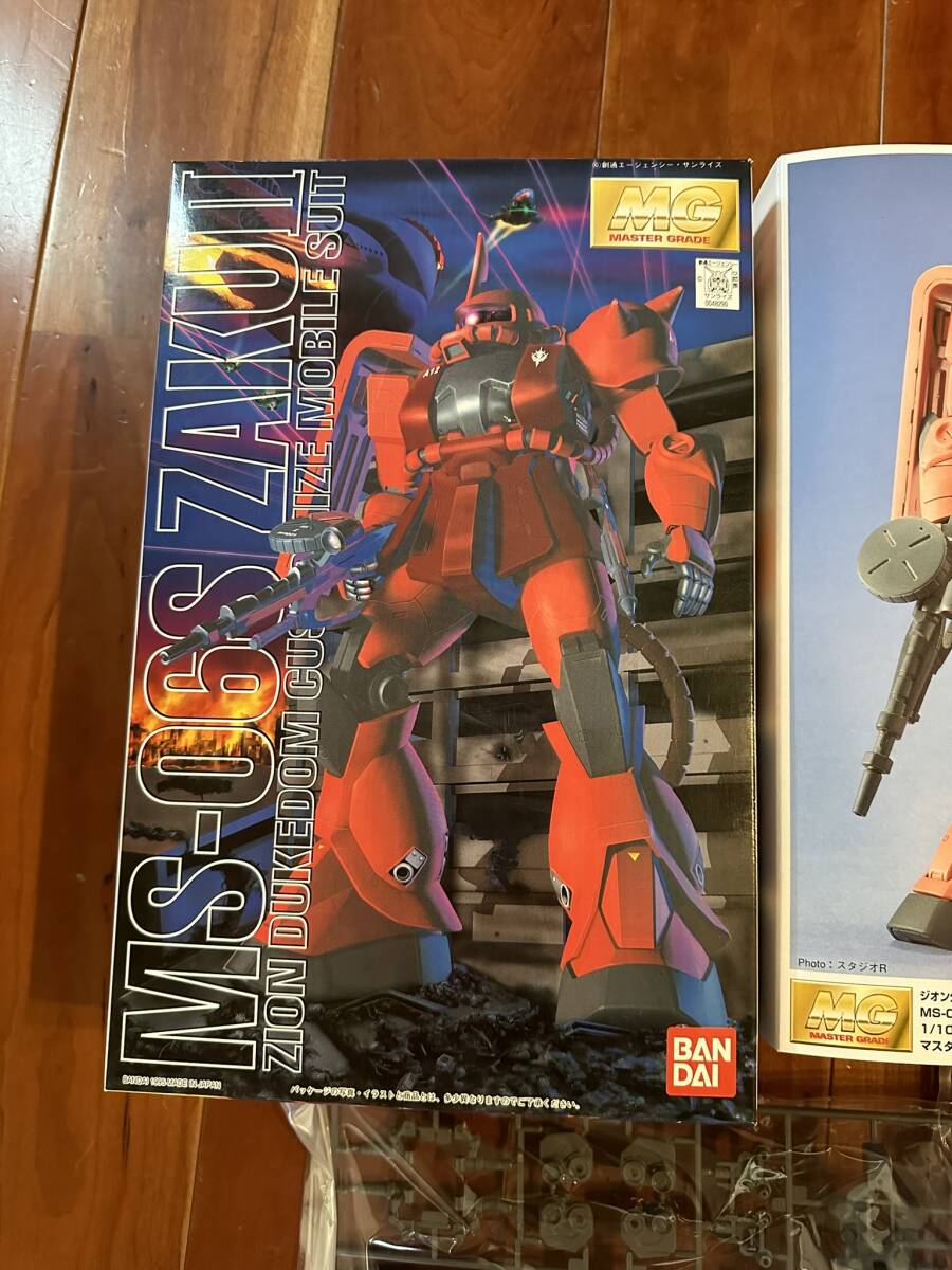ガンプラMG　1/100　シャア専用ザクⅡ　MS-06S　未開封品