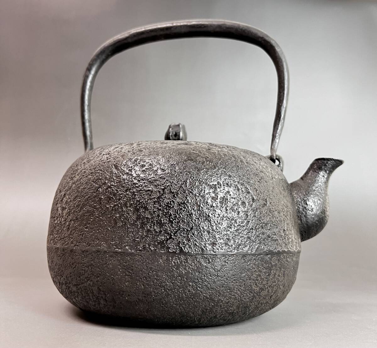 古い瀟酒瓶 柚子肌 しょうしゃ 銅瓶 鉄瓶 水漏れなし 茶道具 Yahoo!オークション - 新品 南部鉄器【鐡器 鉄瓶】柚子肌 鋳鉄