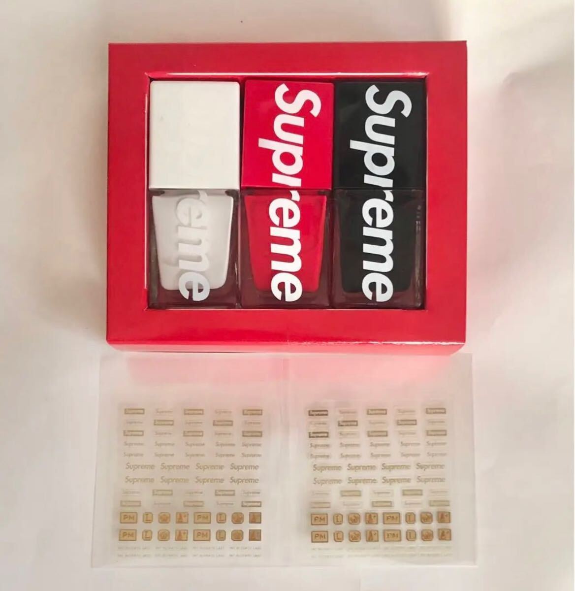 Supreme Pat Magrath Nail Polish(set of3) Supreme накладка кружка стакан labo ногти полировка маникюр 22fw