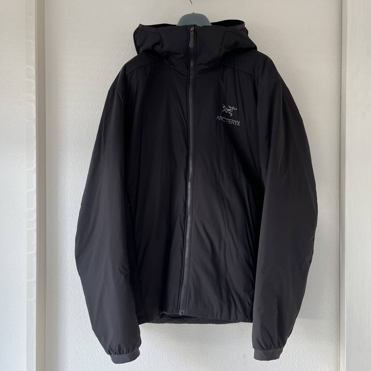 ARC’TERYX アークテリクス アトム LT フーディー S 黒 04/21
