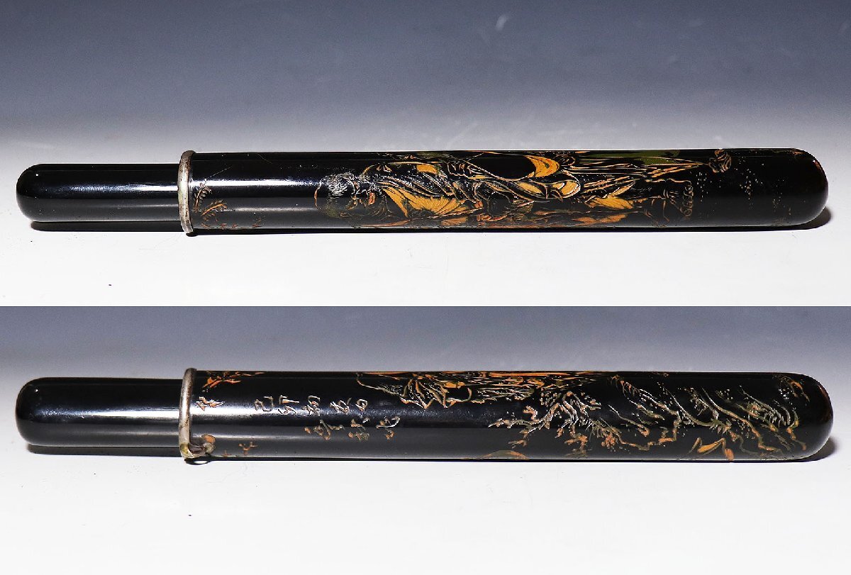 ♦明治時代 時代物 喧嘩煙管 蝙蝠 七福神 布袋図 片切彫り骨董品 喫煙具 桃】提げ物:堆黒印刻賢人図煙管筒 在銘【骨董*珍藏*清*古和田玉