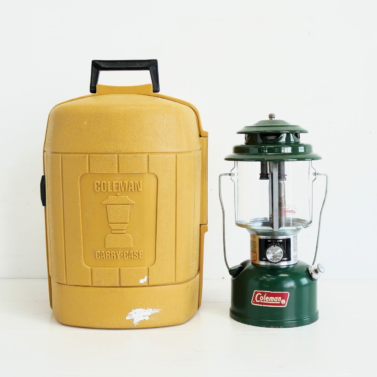 ファッション通販 1981年8月製造 Coleman ランタン 220K キャリーケース付き ホワイトガソリンランタン